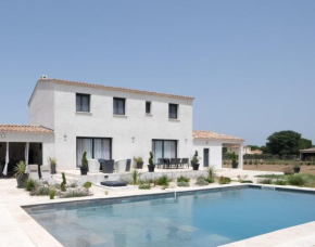 charming family house with private pool, near the center of arles, quiet, in the camargue natural park – 8 people